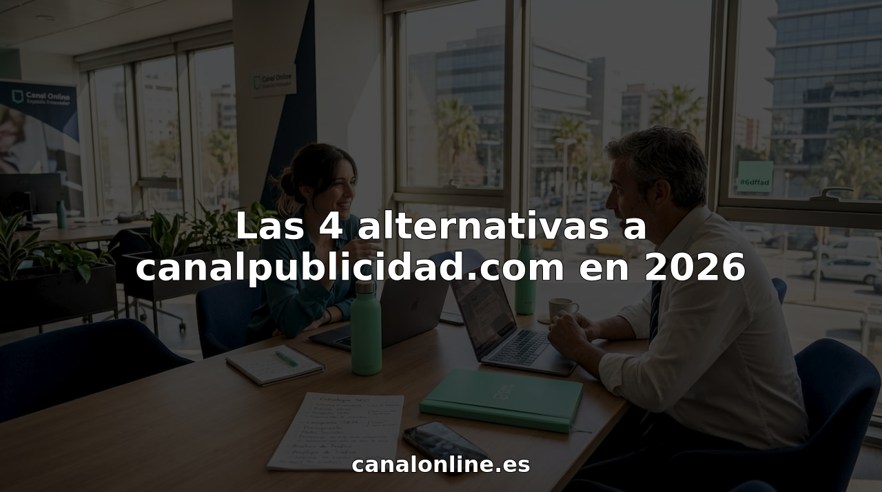Dos profesionales conversan sobre herramientas de marketing mientras comparten mesa en un espacio de coworking.